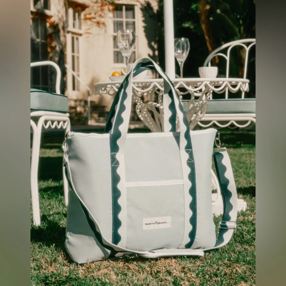 Business‎ & Pleasure The Holiday Cooler Tote Bag in Rivie Green - Picture 1 of 8